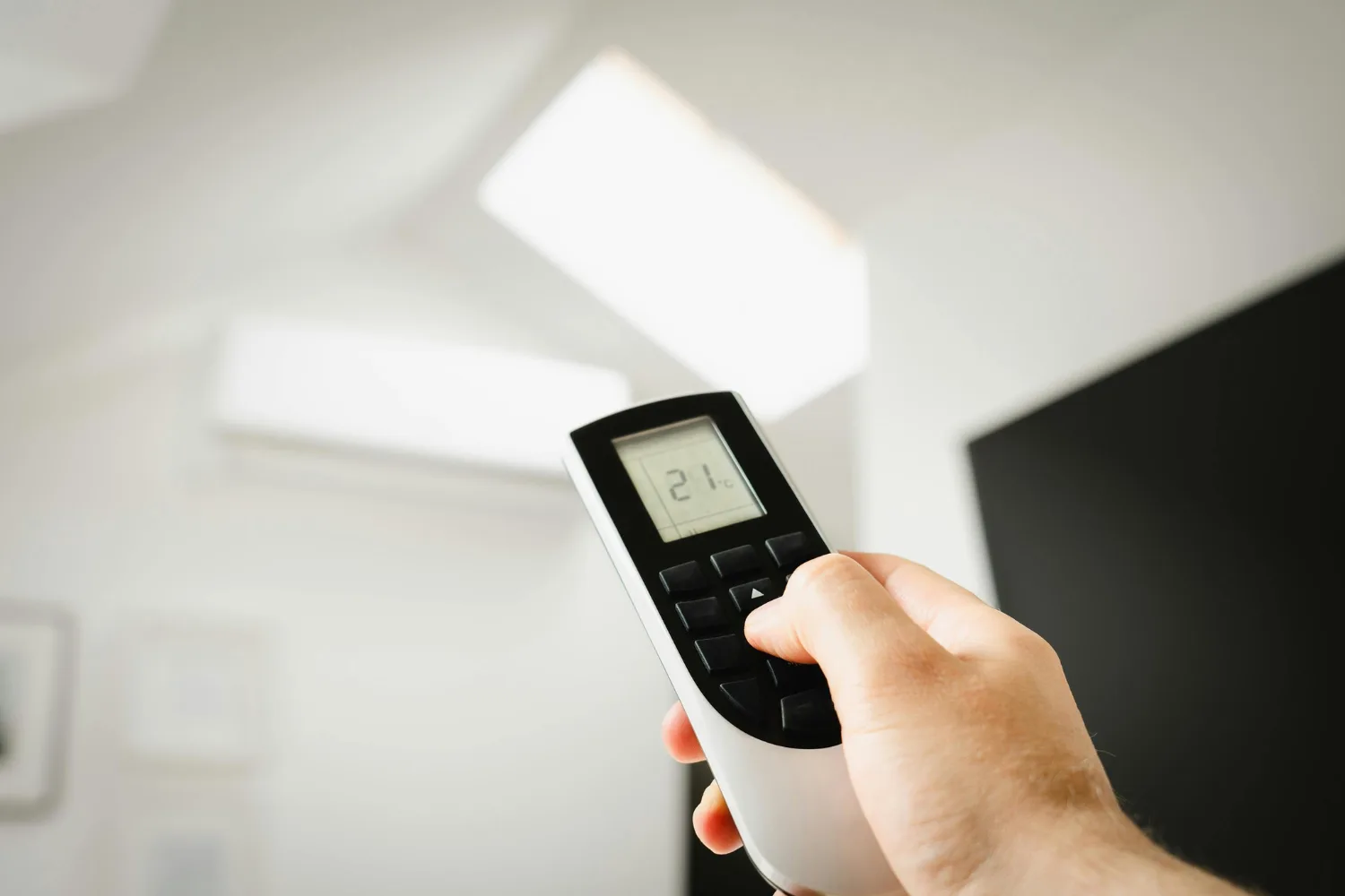 setting temperature on thermostat
