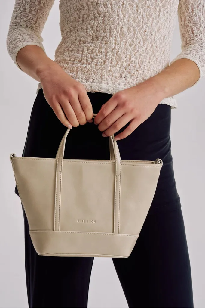 brie leon cream tote bag
