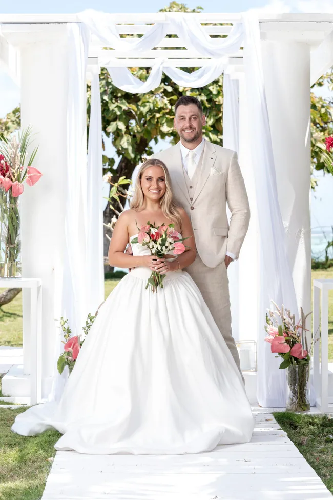 amy and mike stranded on honeymoon island
