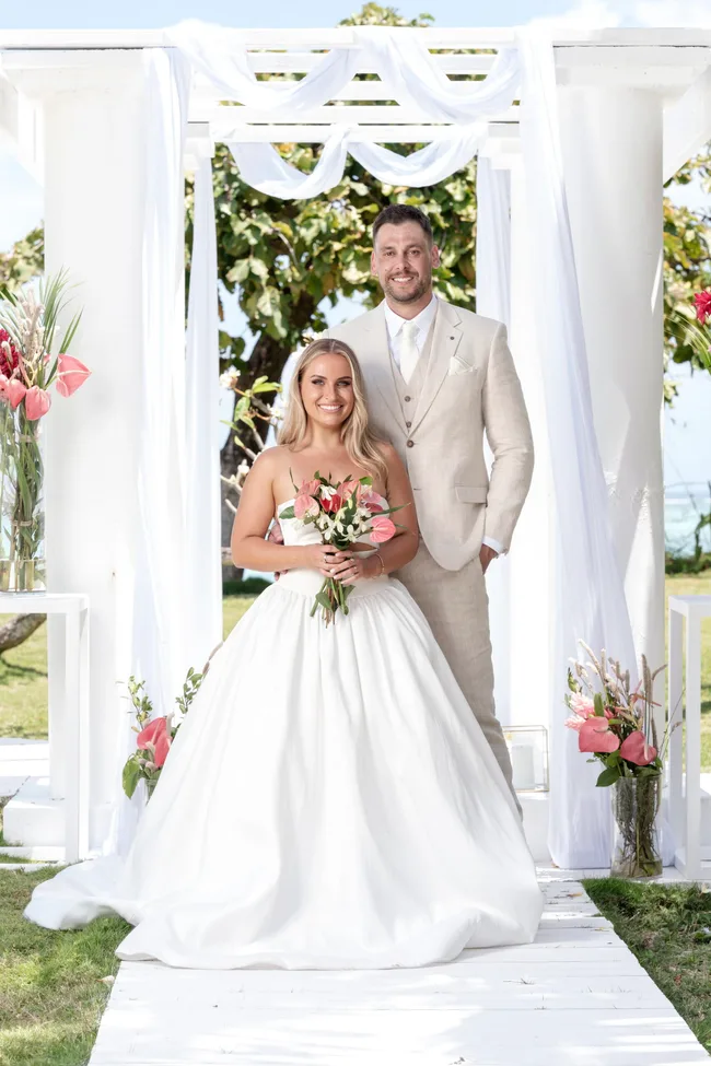 amy and mike stranded on honeymoon island