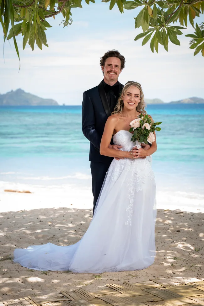 brie byron stranded on honeymoon island