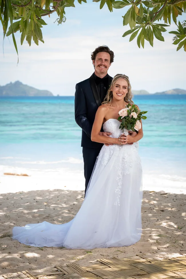 brie byron stranded on honeymoon island