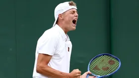 Cruz Hewitt reaches breaking point with Lleyton at Wimbledon
