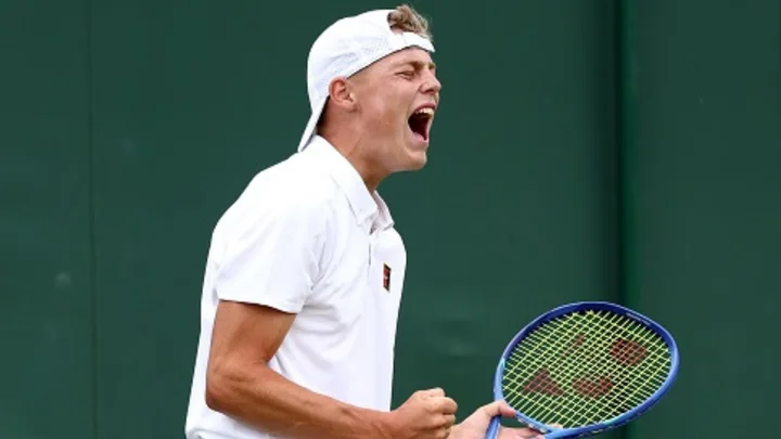 Cruz Hewitt reaches breaking point with Lleyton at Wimbledon