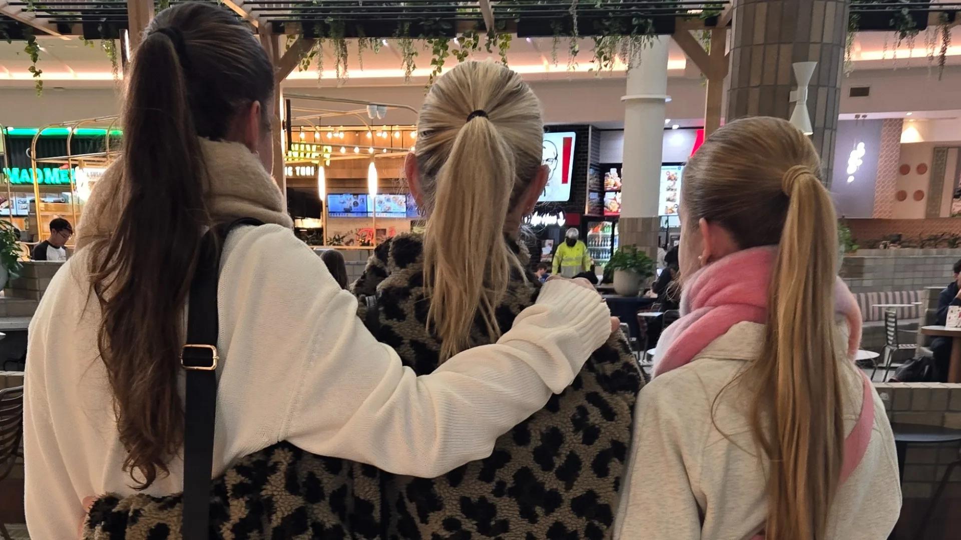 lauren newton daughters