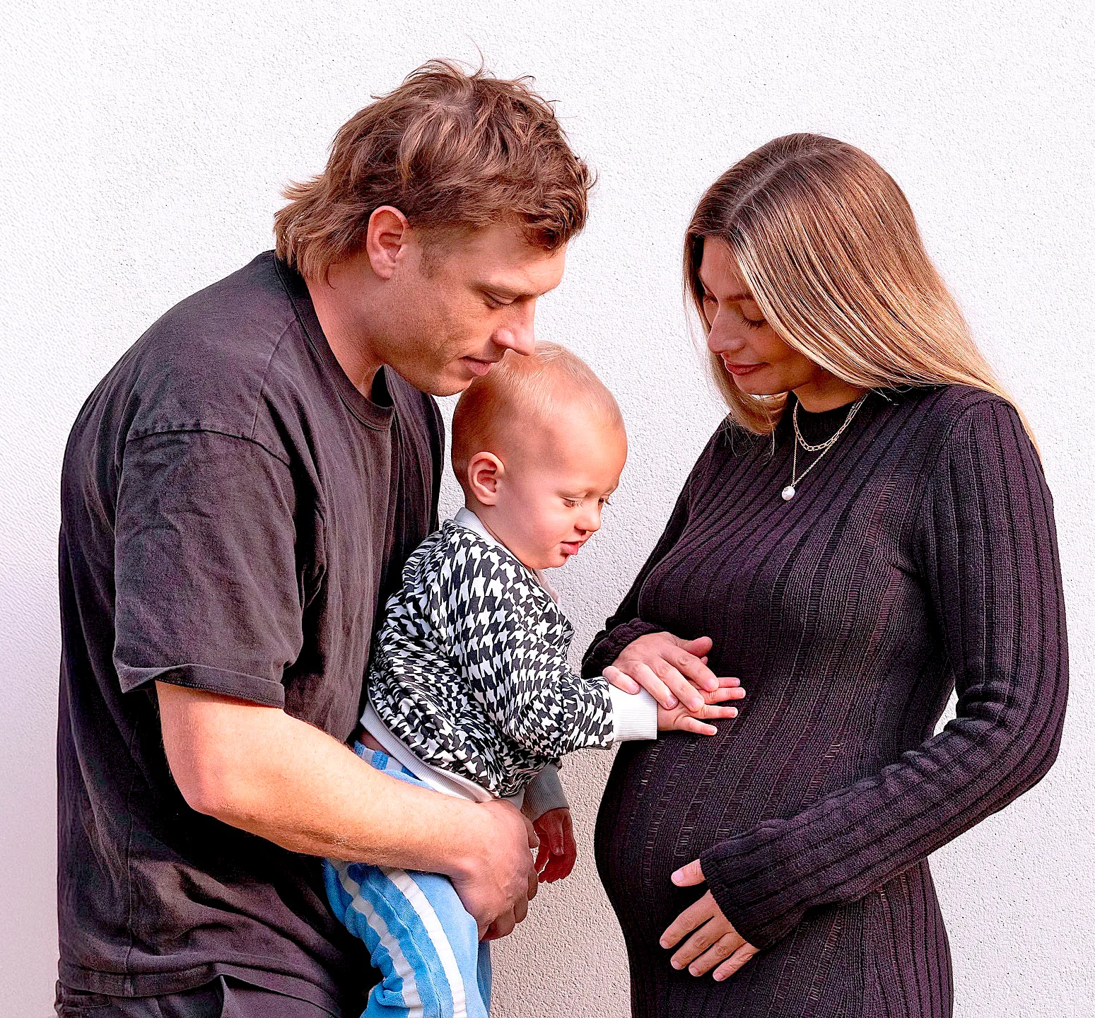 Shonee Bowtell Australian Survivor pregnant, with Matt and son Vally 