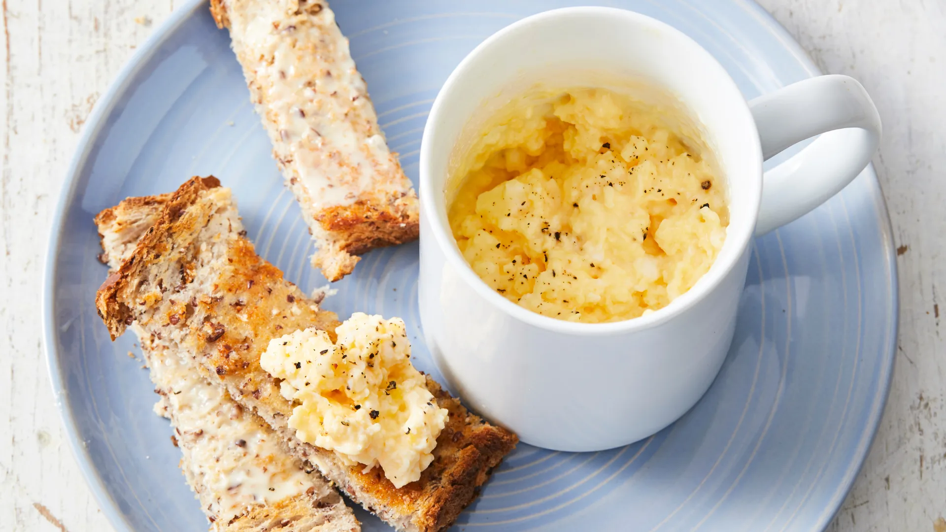 Microwave scrambled eggs