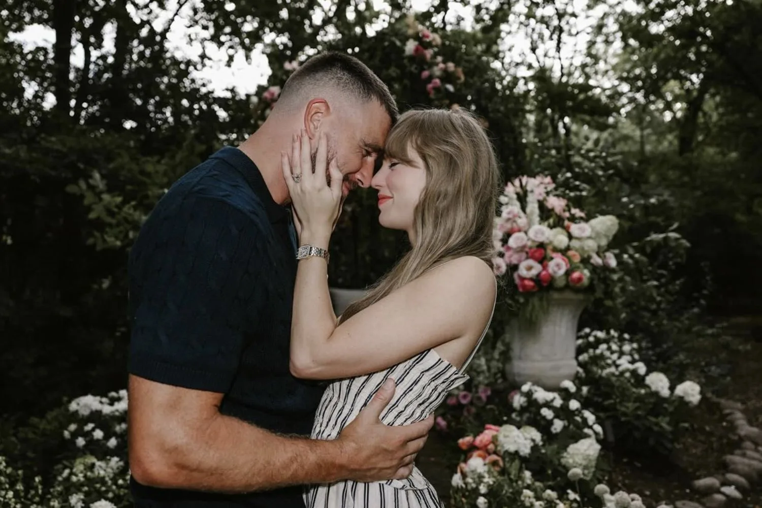 Taylor Swift and Travis Kelce kiss in their engagement photo