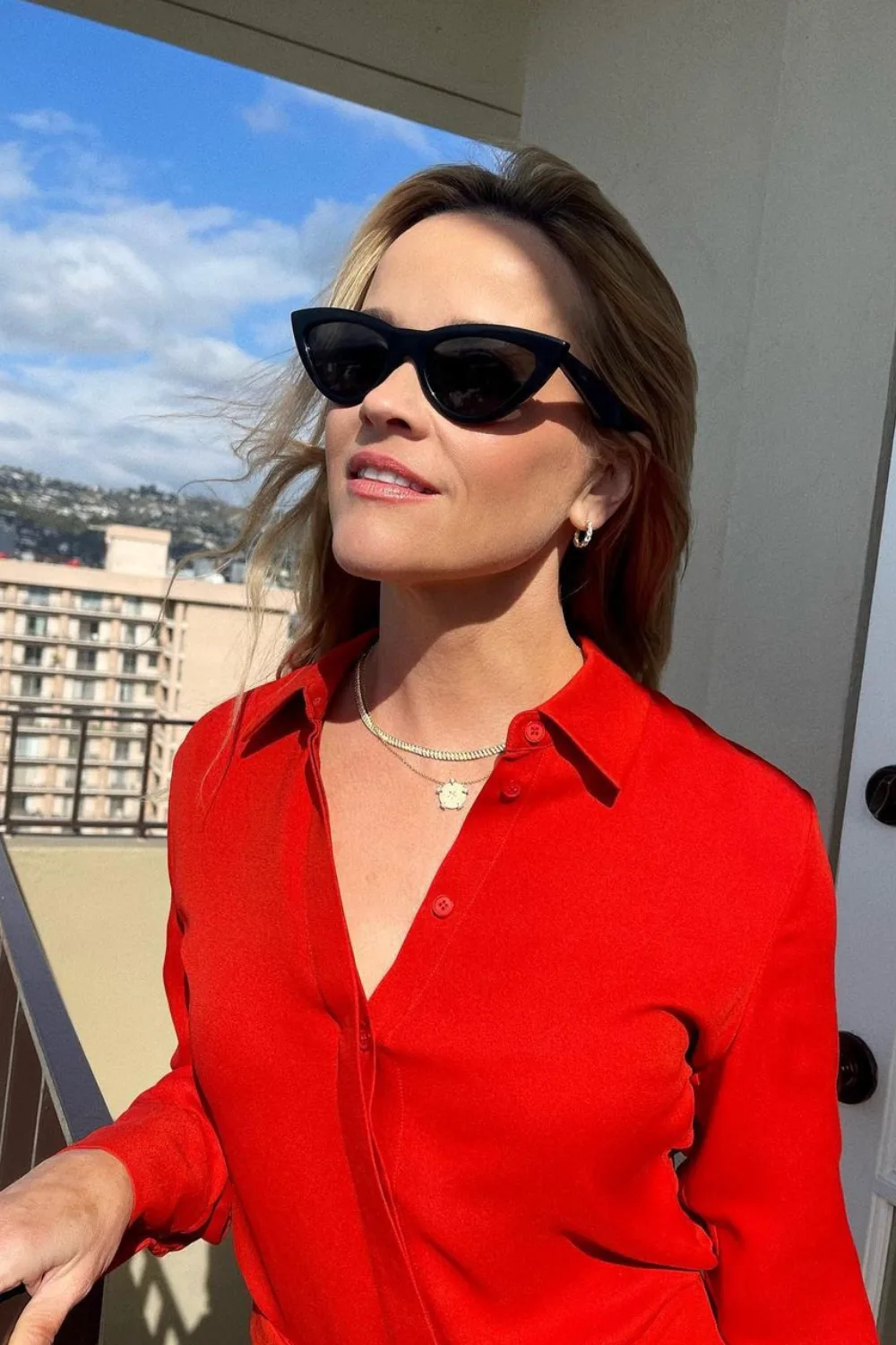 Reese Witherspoon wearing sunglasses 