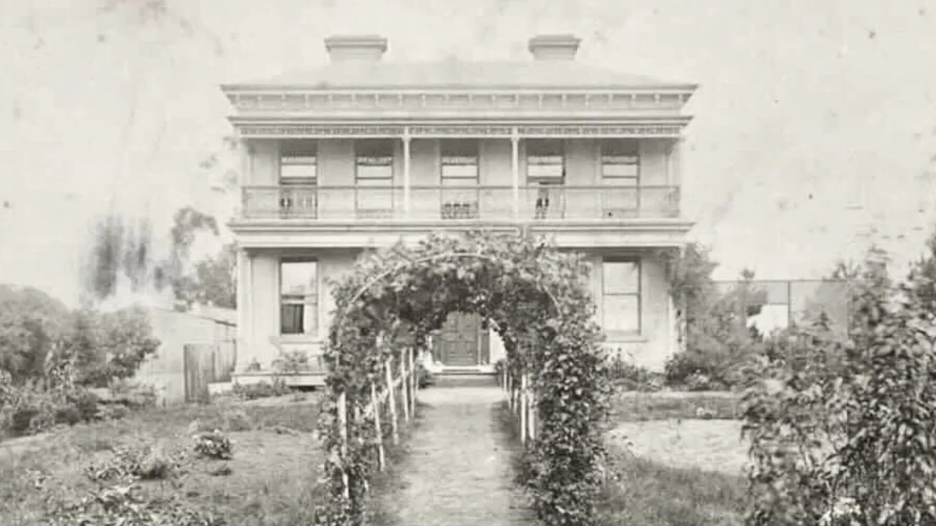 Ravenswood property