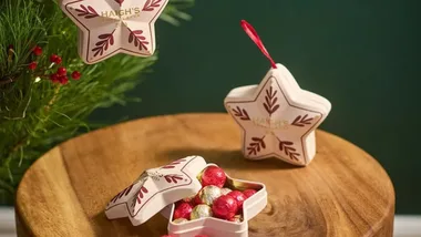 Haigh's stars with chocolate balls