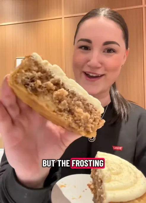 Instagram user @snackreviews_aus in a video review of the Cinnabon cake at Woolies.