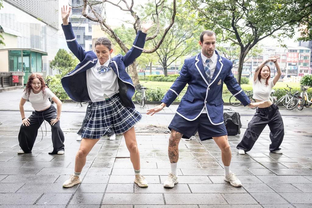 Aesha, Scott The Amazing Race