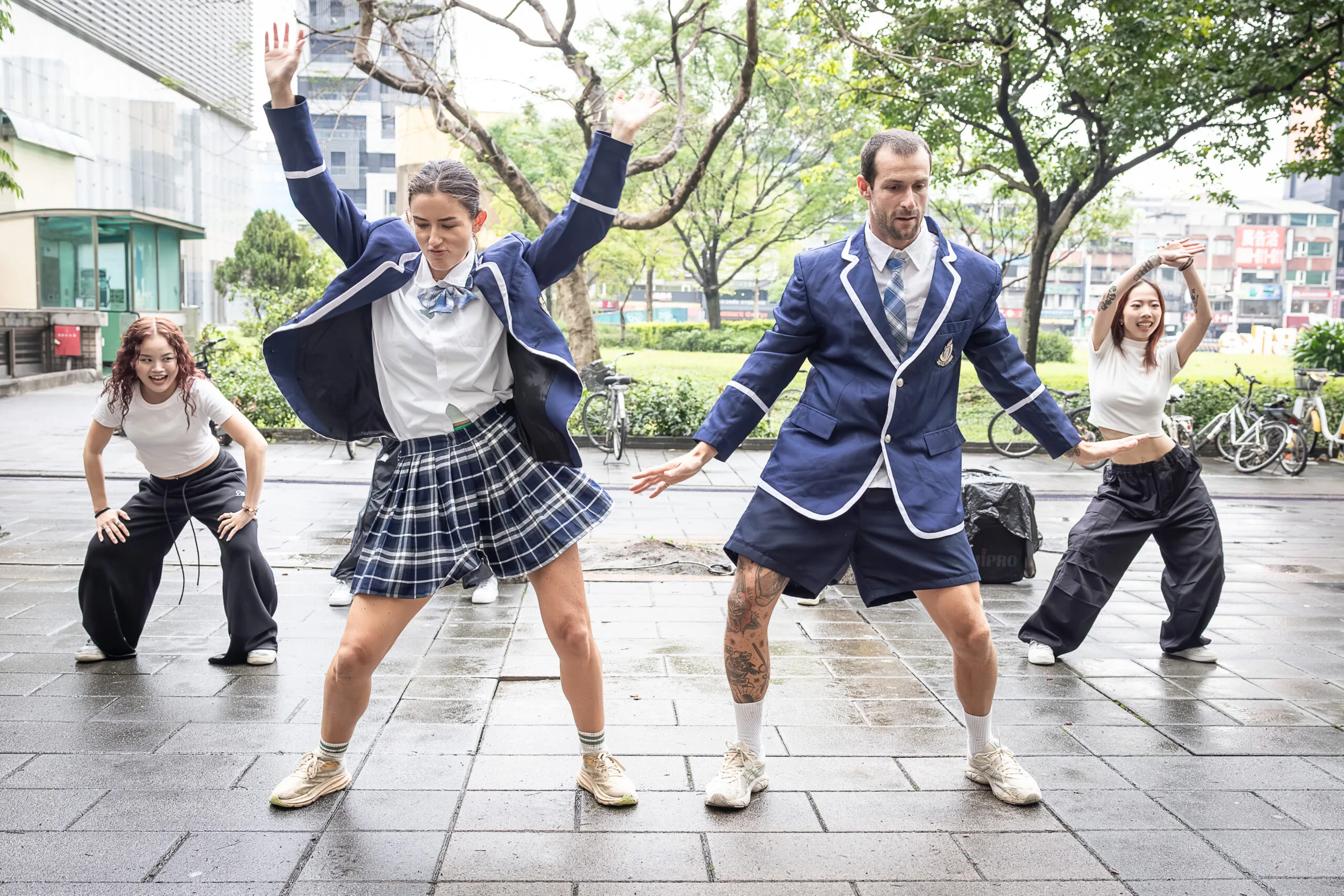 Aesha, Scott The Amazing Race