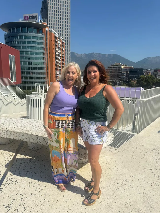 Travel Guides - Nicky and Connie