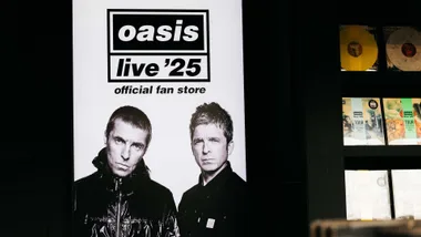 Oasis Live '25 Fan Stores