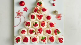 Merry berry meringues