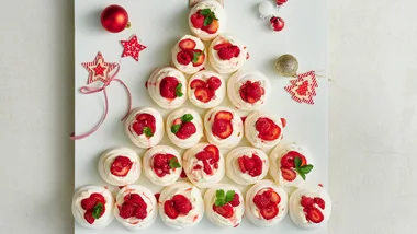 Merry berry meringues