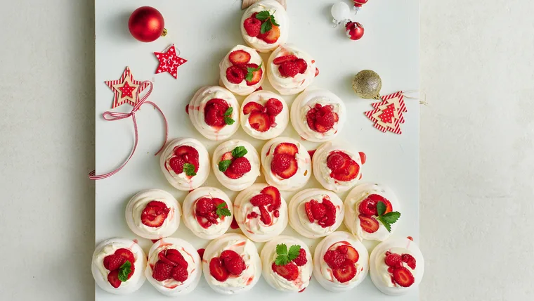 Merry berry meringues