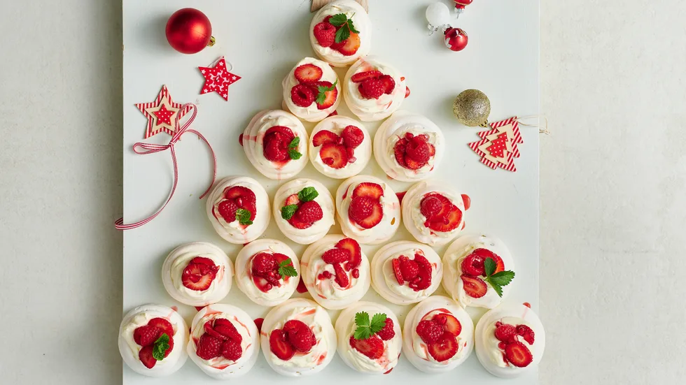 Merry berry meringues