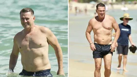 Noosa&rsquo;s newest attraction? Shirtless Karl Stefanovic turns heads during beach outing