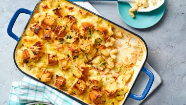 Cook our Mac ‘N’ Cheese Salmon Bake in just 20 minutes