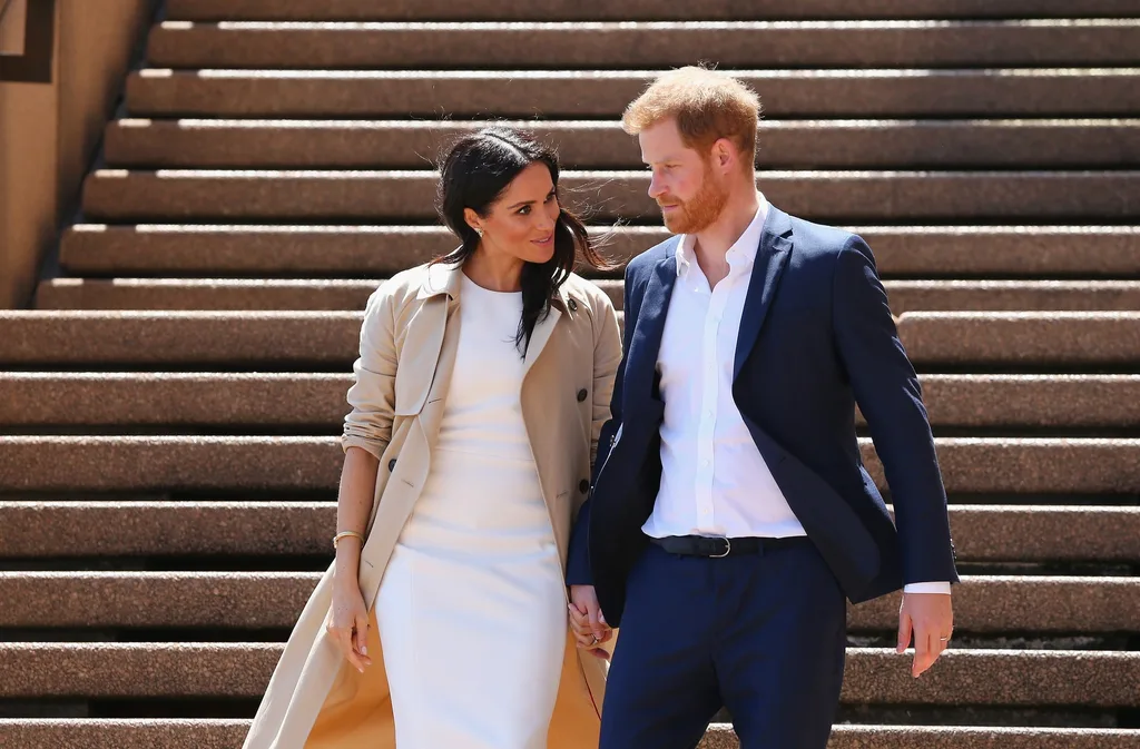 Prince Harry Meghan Markle in 2018 on the Sydney Opera House steps
