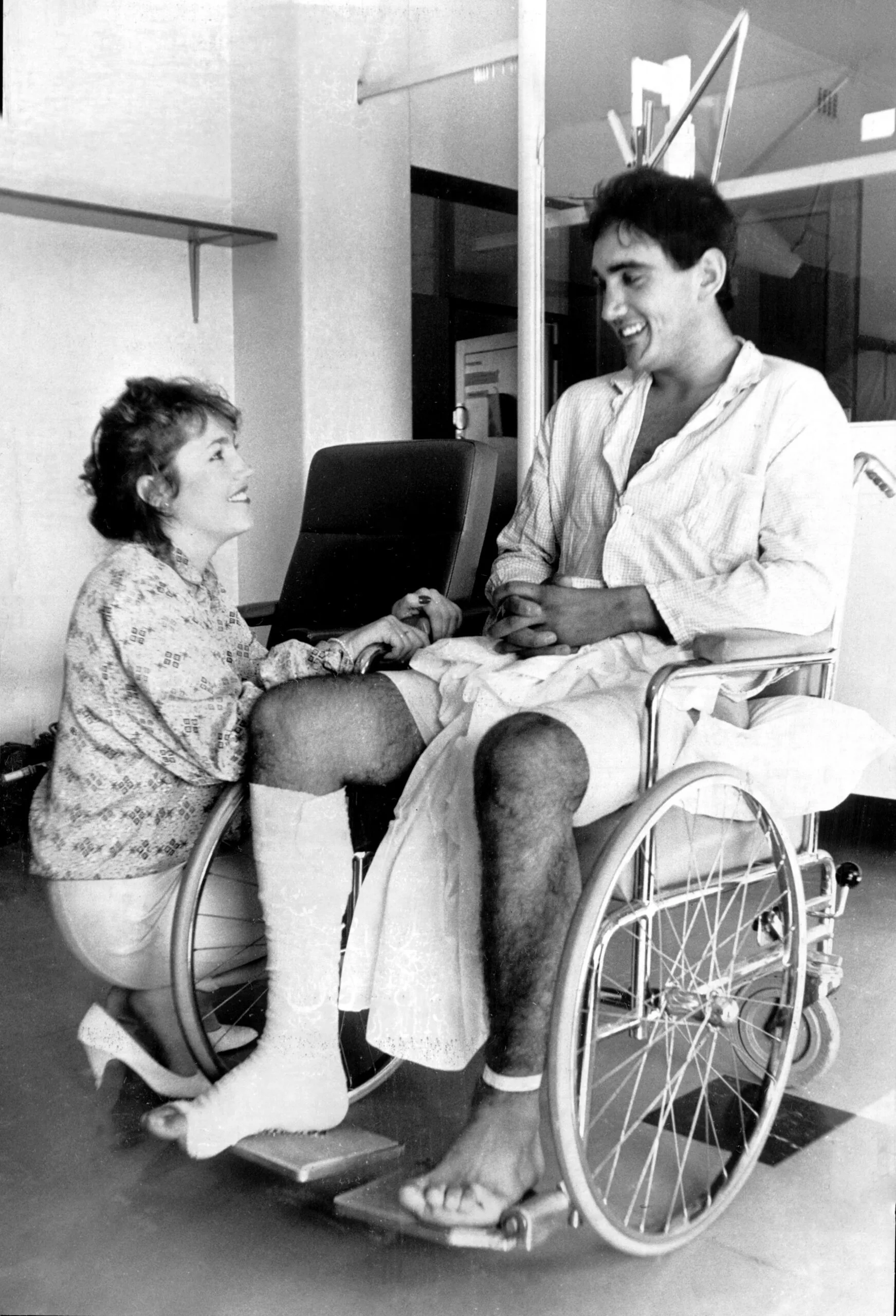 Carl Donadio in a Melbourne hospital bed with girlfriend Allison Gillick after the 1986 bombing.