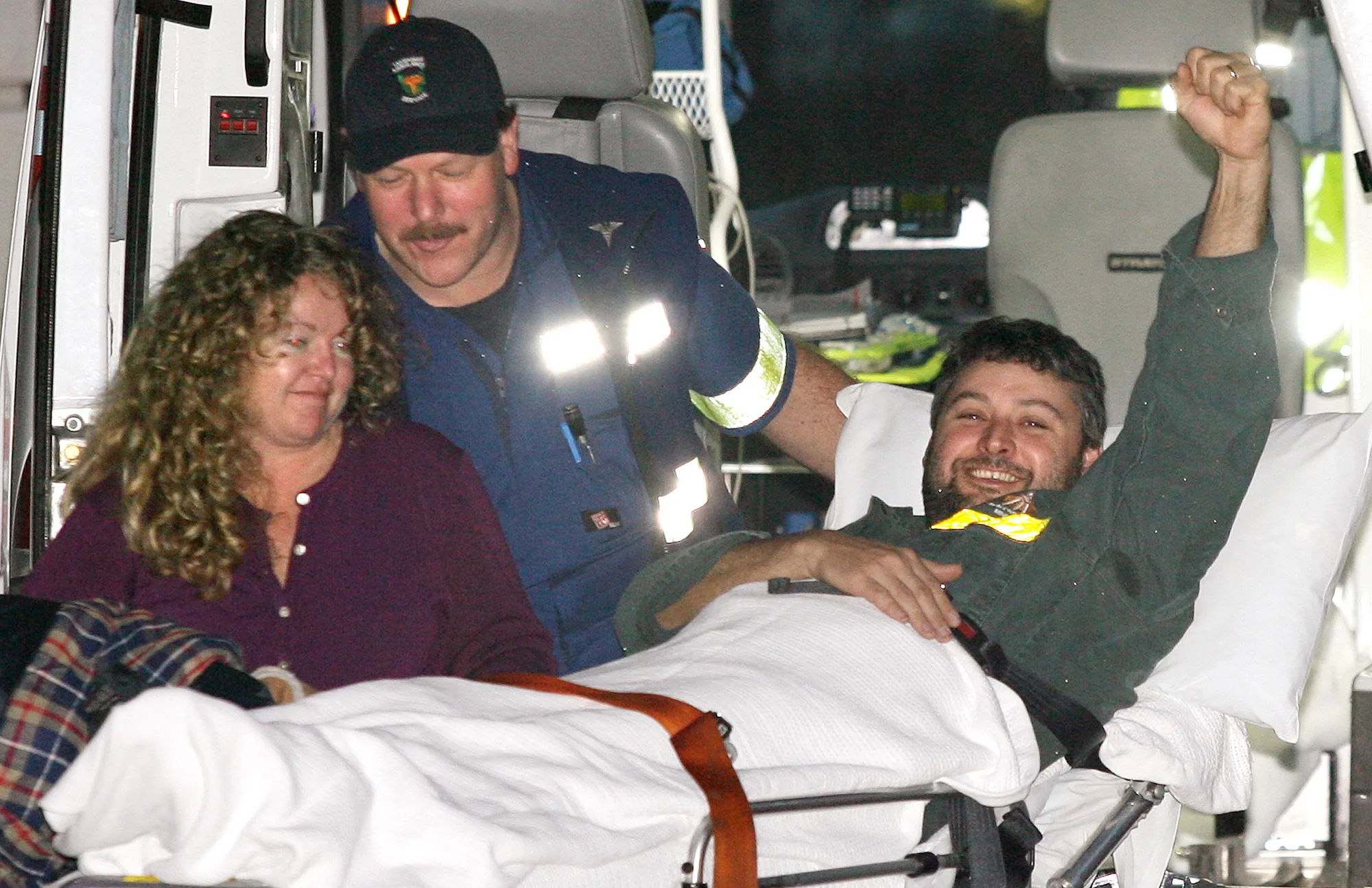 Brant Webb waving at Launceston Hospital after Beaconsfield Mine rescue 2006, with wife Rachel watching.

