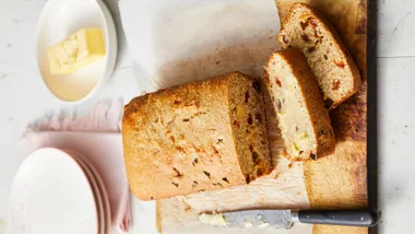 Five-Ingredient Wholemeal Fruit Bread
