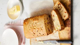 Five-Ingredient Wholemeal Fruit Bread