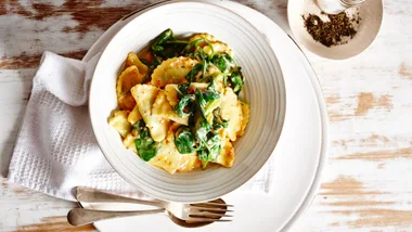 Agnolotti with Creamy Capsicum & Spinach