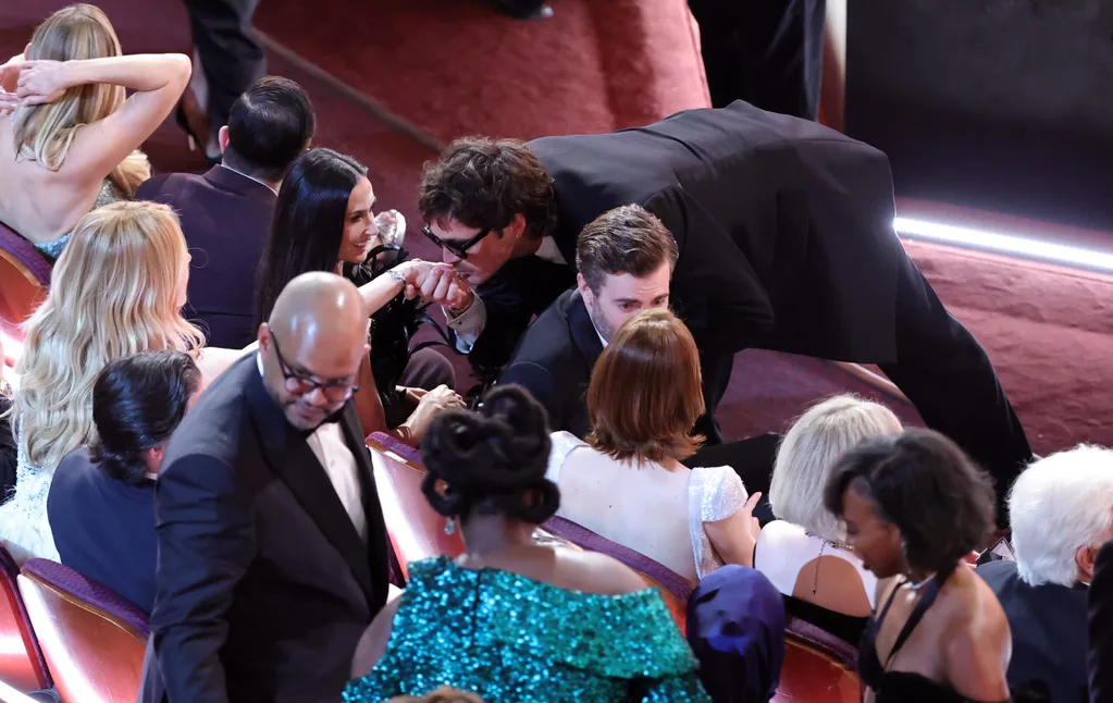 Jacob Elordi kissing Nicole Kidman hand 2026 Oscars