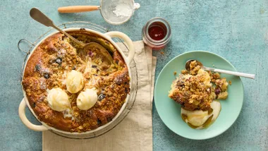 Apple and Blueberry Hotcake Crumble