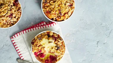Raspberry Crumble Dessert Cakes