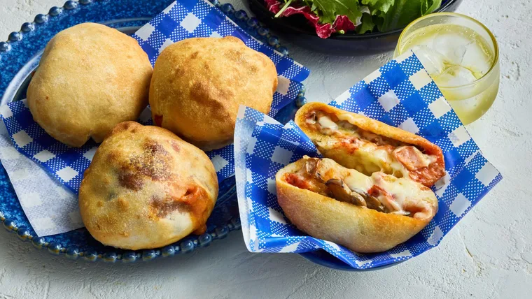 Cheesy Mushroom and Ham Pizza Pockets