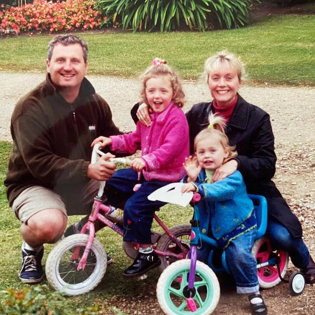 Dalton family from Gogglebox when the girls were young.