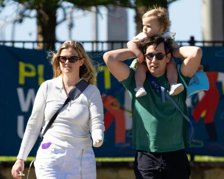 Shark survivor Leah Stewart with family
