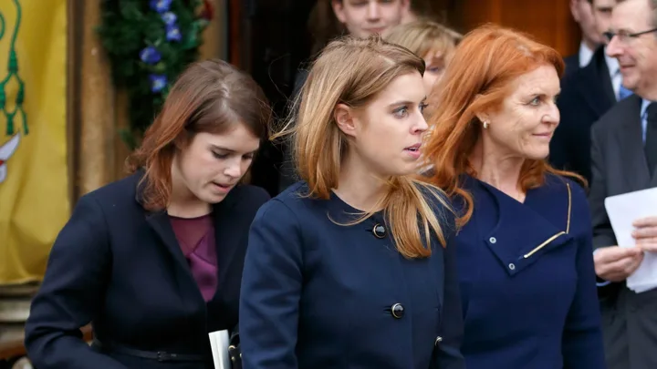 Sarah reunites with Beatrice and Eugenie in shock return to the UK