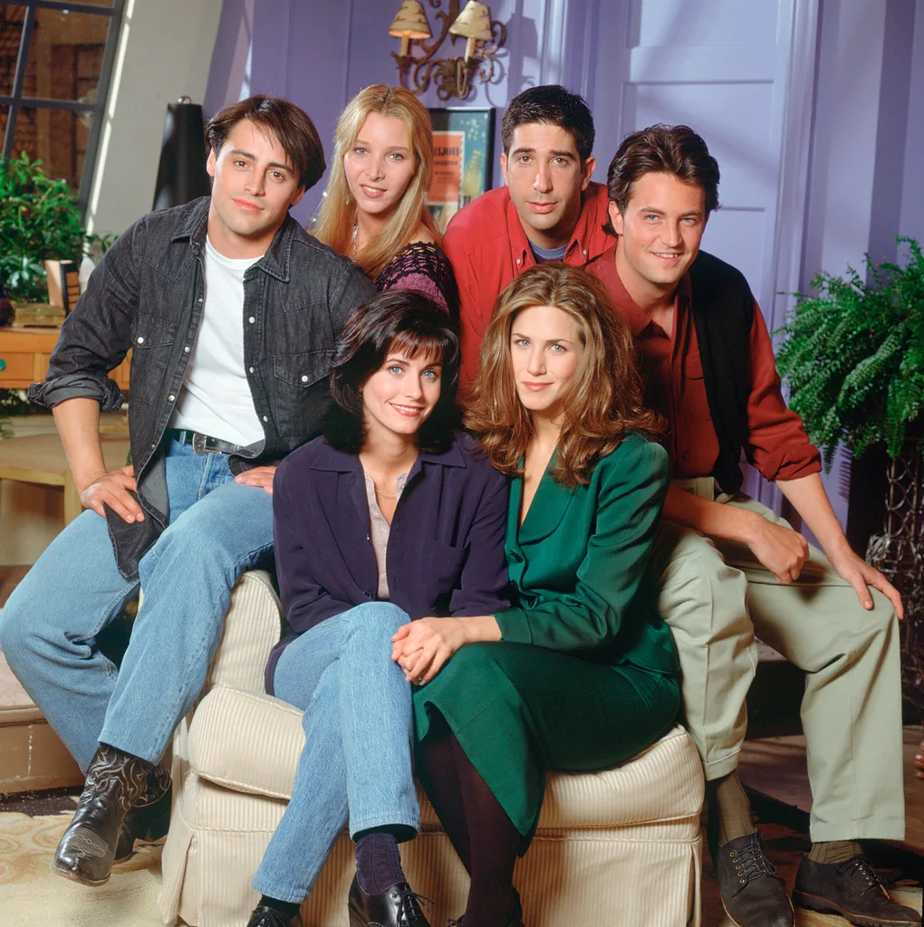 Friends cast group shot