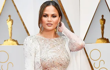 Chrissy Teigen takes HUGE swipe at Jordyn Woods