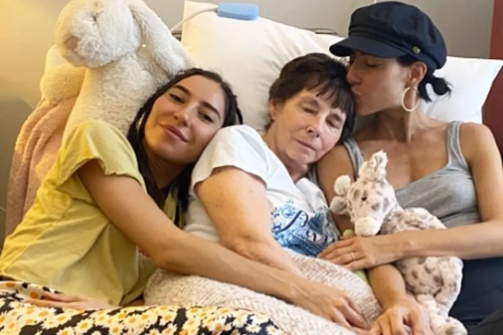 the veronicas lisa jessica origliasso mum