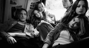 The Puberty Blues cast share never-before-seen photos
