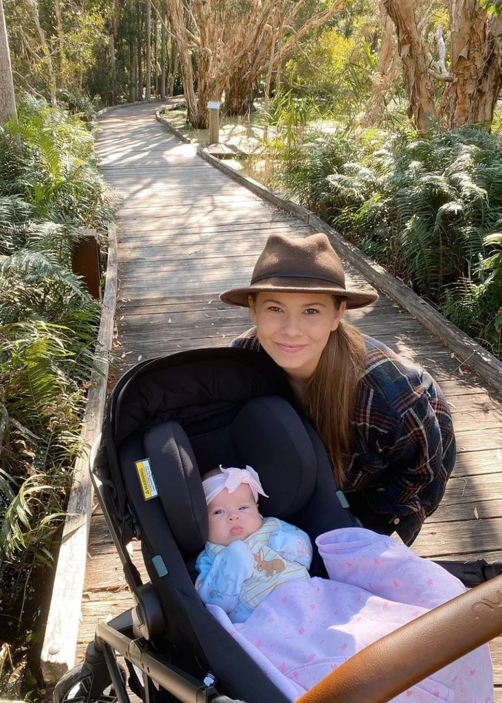bindi irwin grace Powell walking