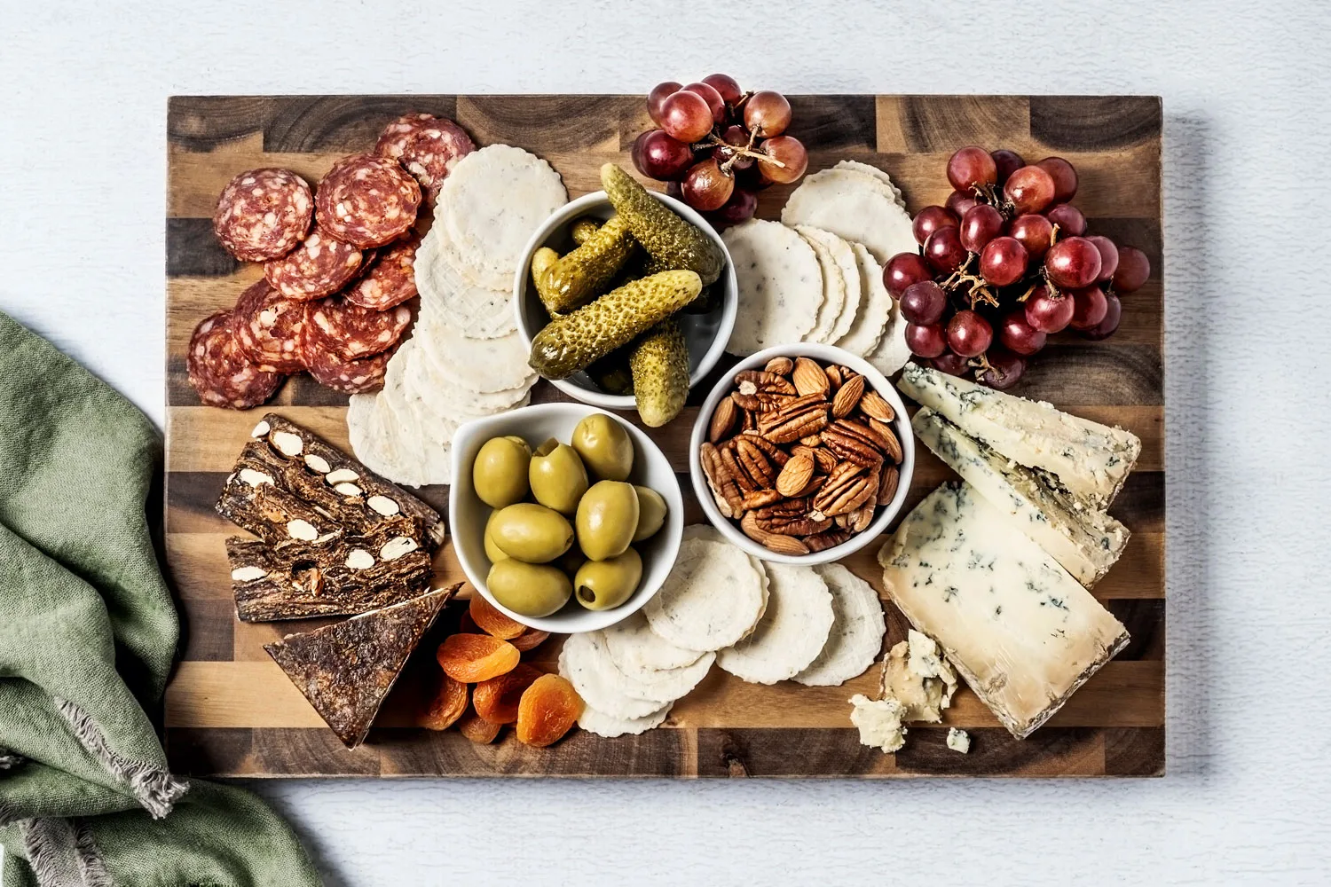 20 Party Food Ideas for Adults On A Budget: Finger Foods & More | New Idea