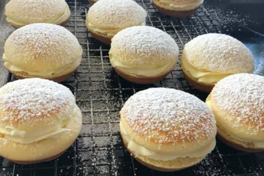 2-ingredient Snow Cakes