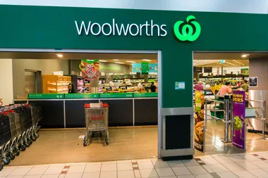 Woolworths slashes price on 140 items in lead up to Christmas