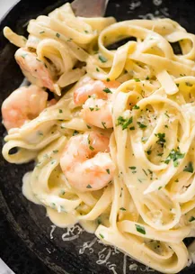 Creamy linguine with prawns