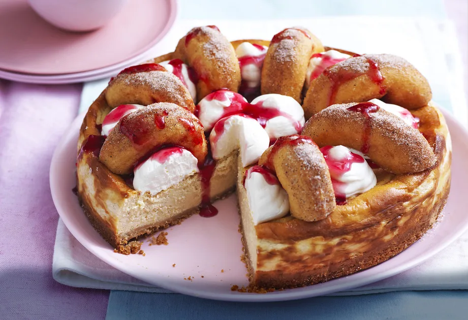 Cinnamon doughnut cheesecake with jam sauce Recipe | New Idea
