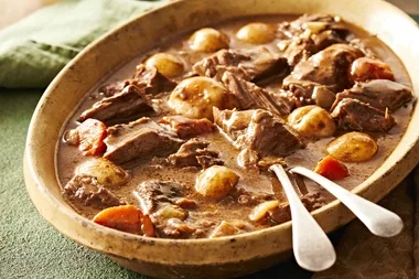 Delicious slow cooker beef with potatoes
